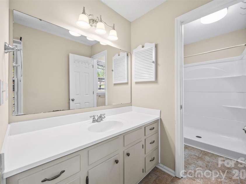 7201 Tall Tree Lane, Charlotte, NC 28214.  MLS# CAR4369205, YatesRealty ID 18207. 
