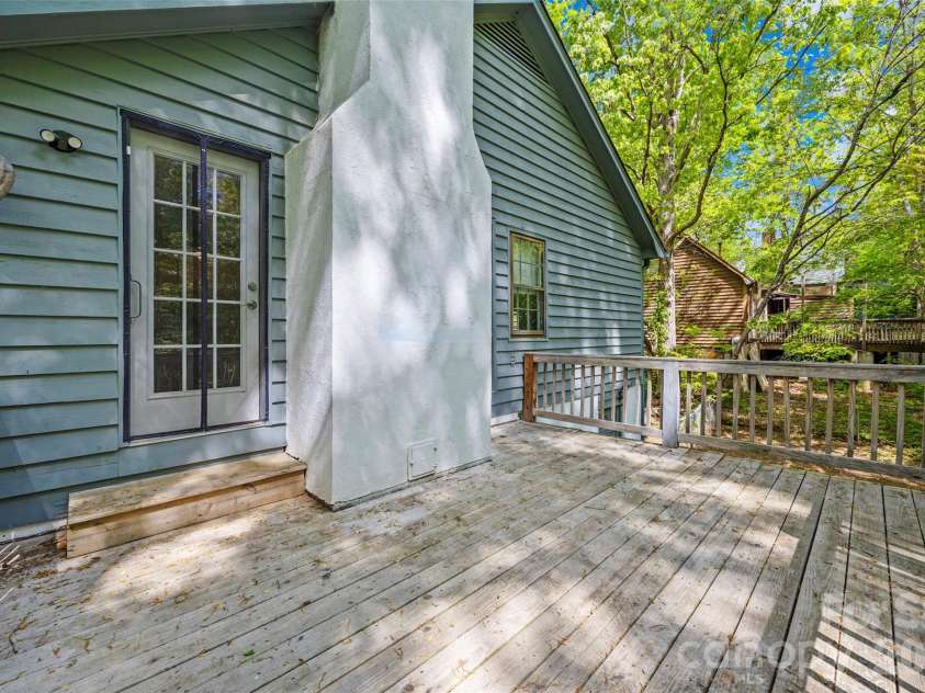 7201 Tall Tree Lane, Charlotte, NC 28214.  MLS# CAR4369205, YatesRealty ID 18207. 