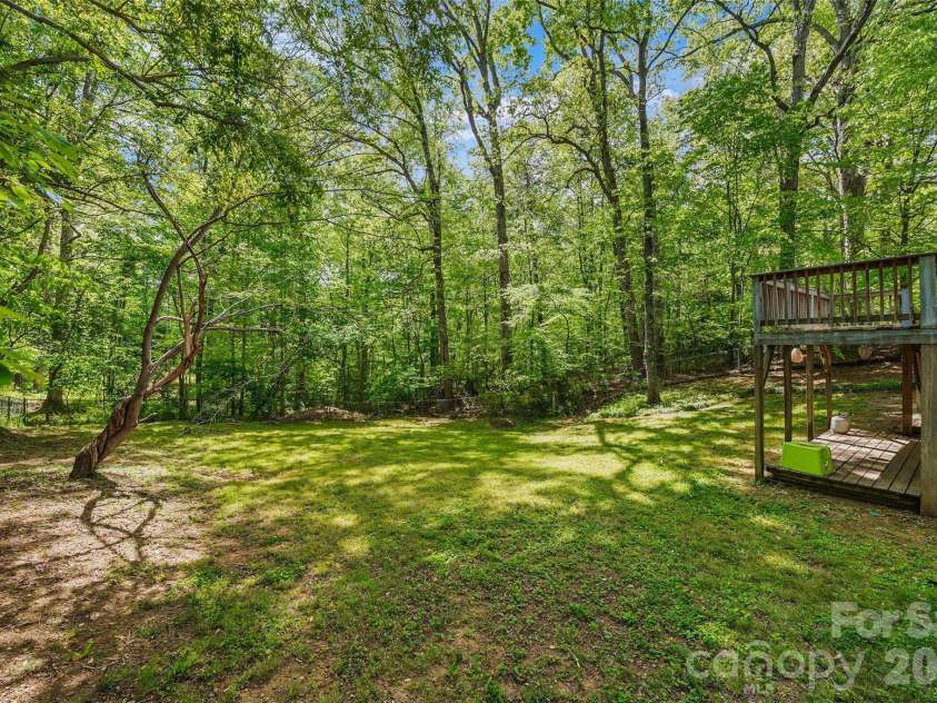 7201 Tall Tree Lane, Charlotte, NC 28214.  MLS# CAR4369205, YatesRealty ID 18207. 