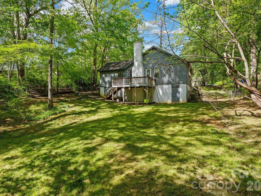 7201 Tall Tree Lane, Charlotte, NC 28214.  MLS# CAR4369205, YatesRealty ID 18207. 