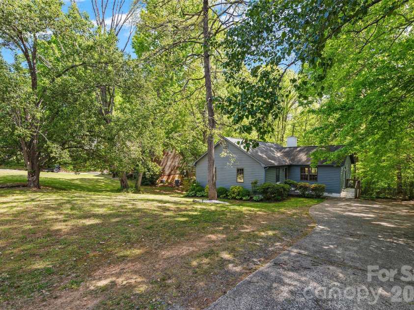 7201 Tall Tree Lane, Charlotte, NC 28214.  MLS# CAR4369205, YatesRealty ID 18207. 