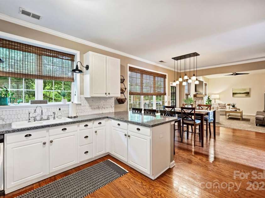 14203 Queens Carriage Place, Charlotte, NC 28278.  MLS# CAR4267969, YatesRealty ID 18209. 