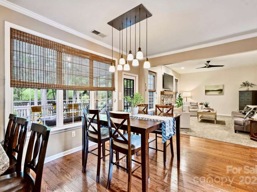 14203 Queens Carriage Place, Charlotte, NC 28278.  MLS# CAR4267969, YatesRealty ID 18209. 