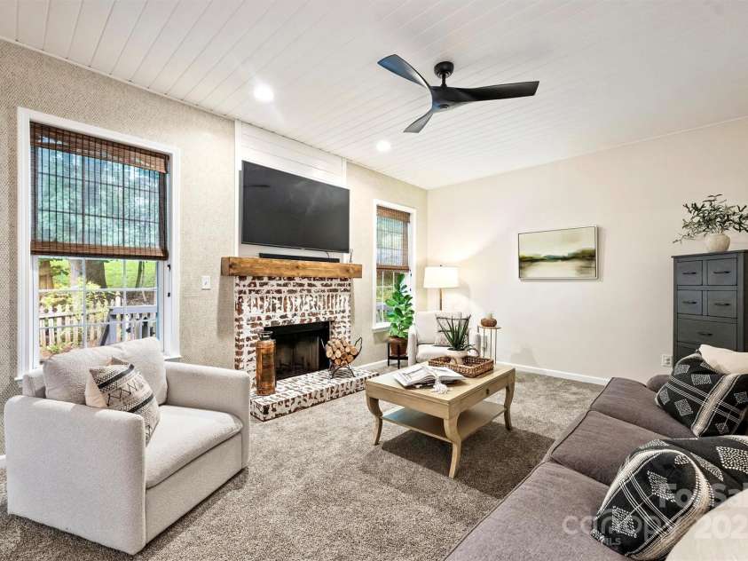 14203 Queens Carriage Place, Charlotte, NC 28278.  MLS# CAR4267969, YatesRealty ID 18209. 