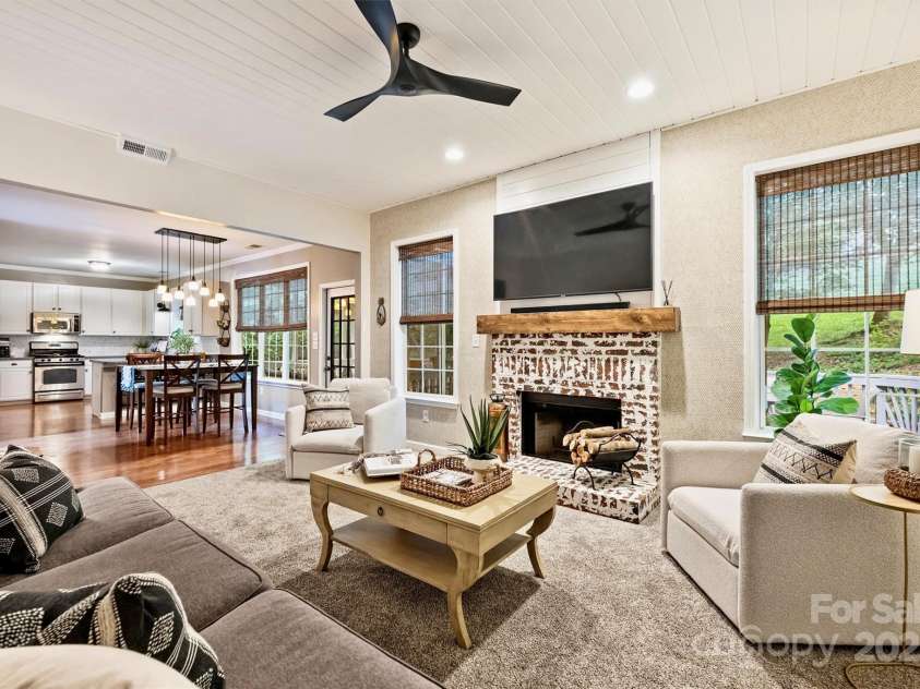 14203 Queens Carriage Place, Charlotte, NC 28278.  MLS# CAR4267969, YatesRealty ID 18209. 