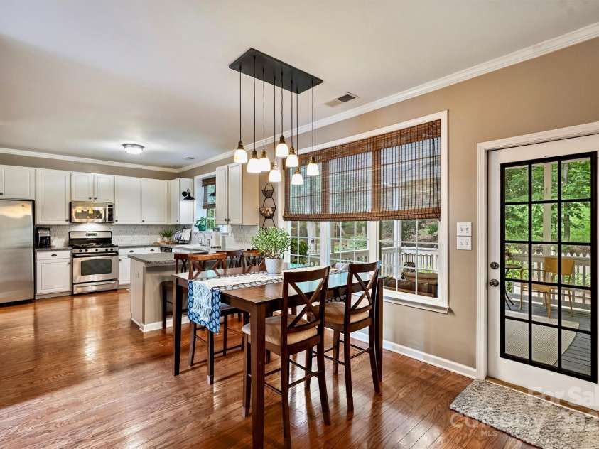 14203 Queens Carriage Place, Charlotte, NC 28278.  MLS# CAR4267969, YatesRealty ID 18209. 