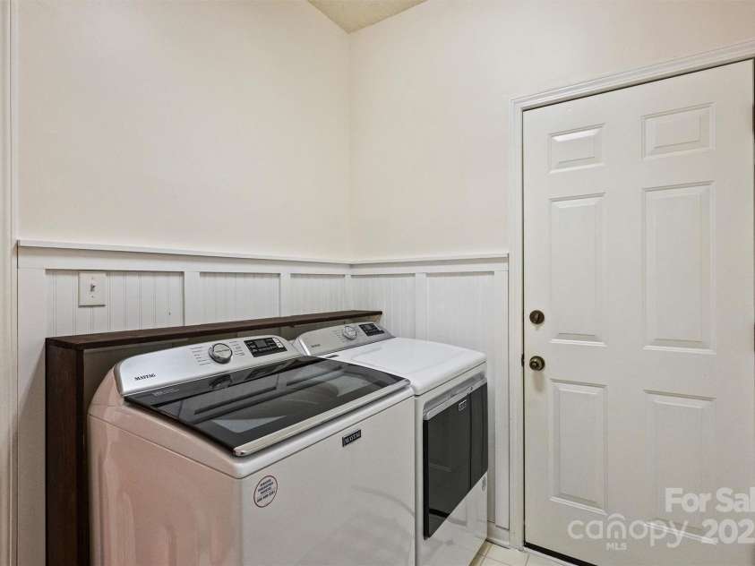 14203 Queens Carriage Place, Charlotte, NC 28278.  MLS# CAR4267969, YatesRealty ID 18209. 