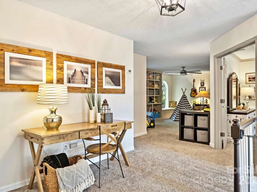 14203 Queens Carriage Place, Charlotte, NC 28278.  MLS# CAR4267969, YatesRealty ID 18209. 