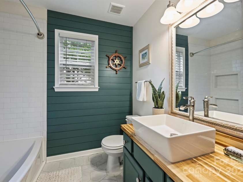 14203 Queens Carriage Place, Charlotte, NC 28278.  MLS# CAR4267969, YatesRealty ID 18209. 