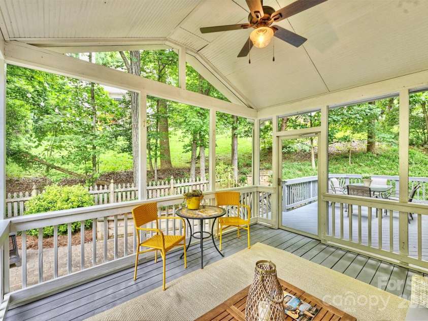 14203 Queens Carriage Place, Charlotte, NC 28278.  MLS# CAR4267969, YatesRealty ID 18209. 