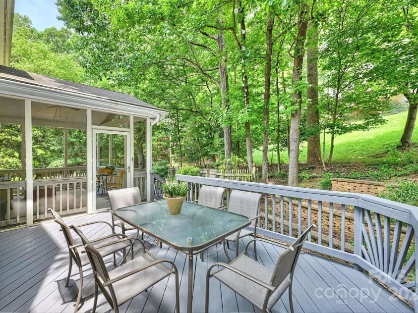 14203 Queens Carriage Place, Charlotte, NC 28278.  MLS# CAR4267969, YatesRealty ID 18209. 