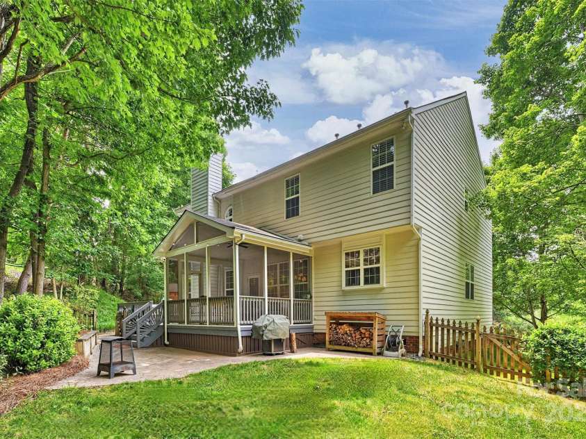 14203 Queens Carriage Place, Charlotte, NC 28278.  MLS# CAR4267969, YatesRealty ID 18209. 