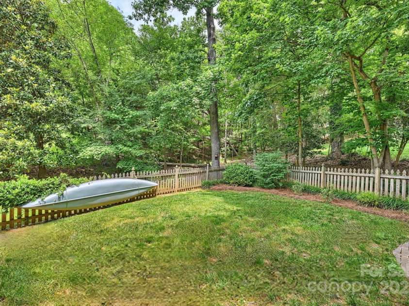 14203 Queens Carriage Place, Charlotte, NC 28278.  MLS# CAR4267969, YatesRealty ID 18209. 