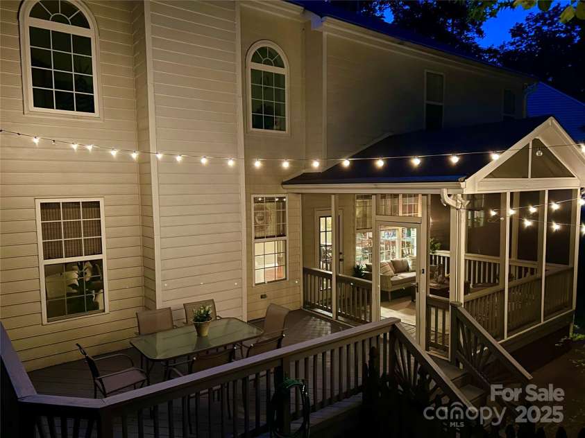 14203 Queens Carriage Place, Charlotte, NC 28278.  MLS# CAR4267969, YatesRealty ID 18209. 