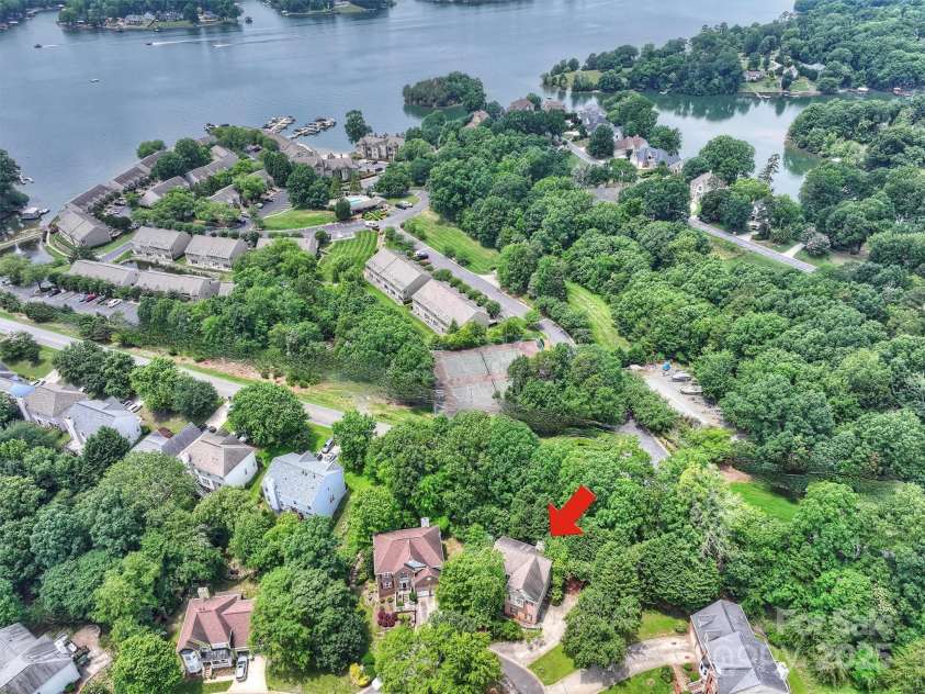 14203 Queens Carriage Place, Charlotte, NC 28278.  MLS# CAR4267969, YatesRealty ID 18209. 