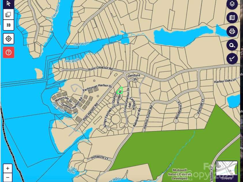 14203 Queens Carriage Place, Charlotte, NC 28278.  MLS# CAR4267969, YatesRealty ID 18209. 