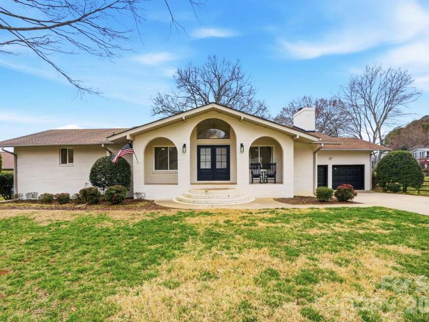 332 Shoreline Loop, Mooresville, NC 28117.  MLS# CAR4349810, YatesRealty ID 18209. 