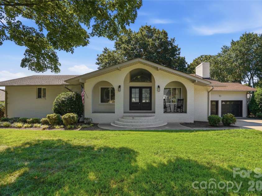 332 Shoreline Loop, Mooresville, NC 28117.  MLS# CAR4418767, YatesRealty ID 18209. 