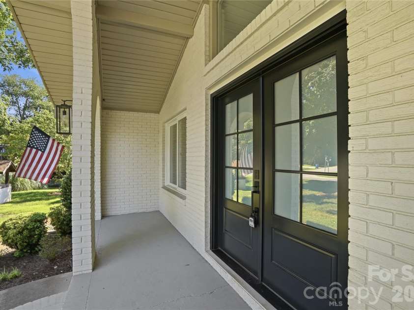 332 Shoreline Loop, Mooresville, NC 28117.  MLS# CAR4418767, YatesRealty ID 18209. 