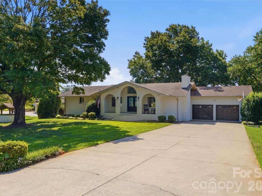 332 Shoreline Loop, Mooresville, NC 28117.  MLS# CAR4418767, YatesRealty ID 18209. 