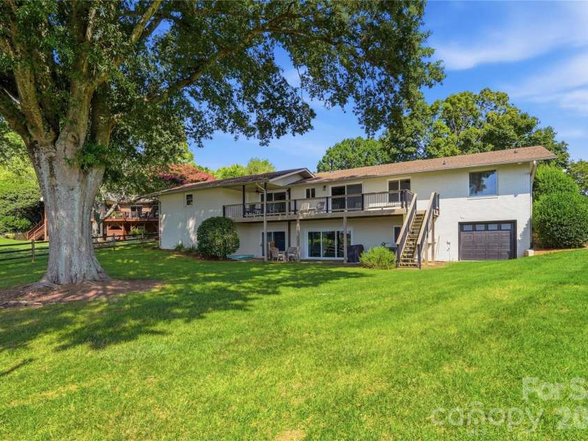 332 Shoreline Loop, Mooresville, NC 28117.  MLS# CAR4418767, YatesRealty ID 18209. 