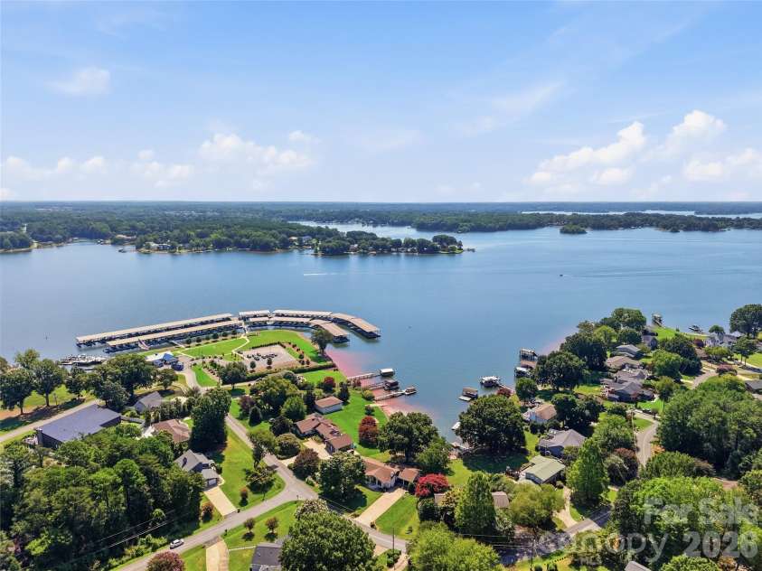 332 Shoreline Loop, Mooresville, NC 28117.  MLS# CAR4418767, YatesRealty ID 18209. 