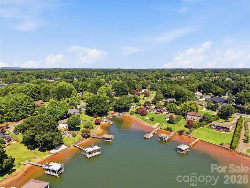 332 Shoreline Loop, Mooresville, NC 28117.  MLS# CAR4418767, YatesRealty ID 18209. 