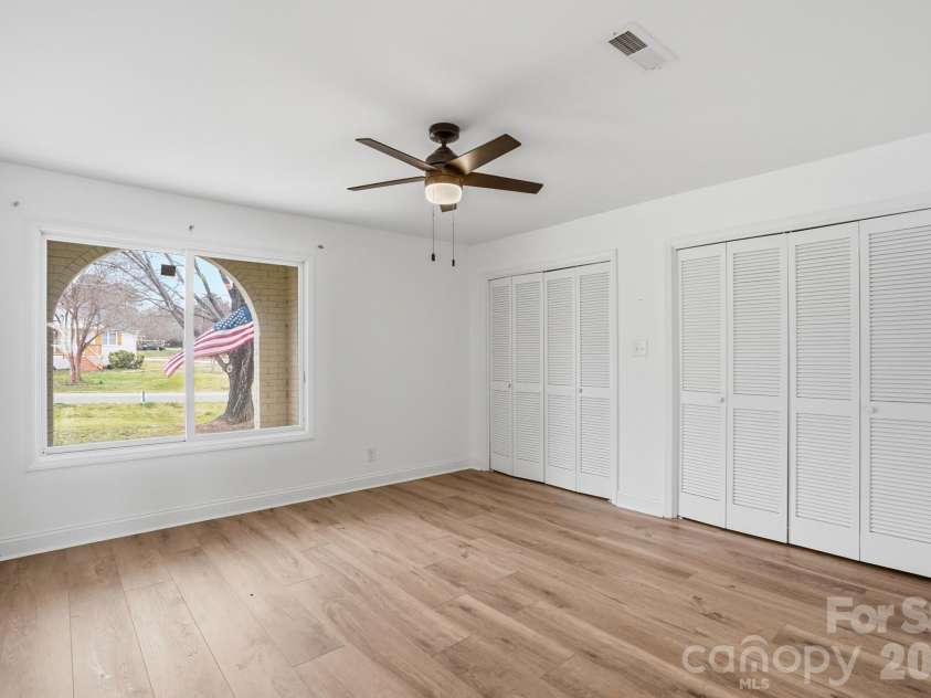 332 Shoreline Loop, Mooresville, NC 28117.  MLS# CAR4418767, YatesRealty ID 18209. 