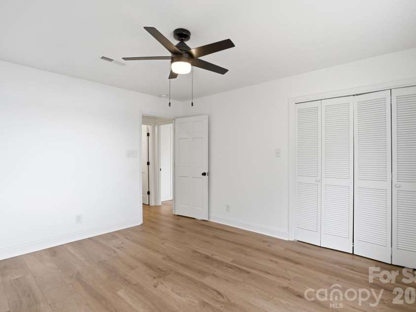 332 Shoreline Loop, Mooresville, NC 28117.  MLS# CAR4418767, YatesRealty ID 18209. 