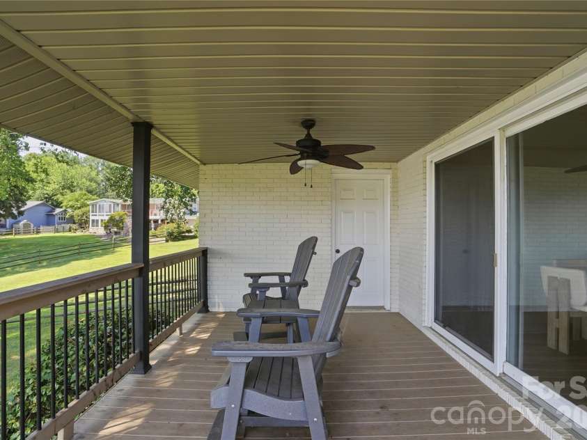 332 Shoreline Loop, Mooresville, NC 28117.  MLS# CAR4418767, YatesRealty ID 18209. 