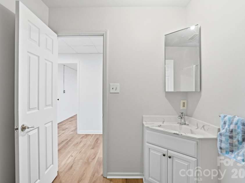 332 Shoreline Loop, Mooresville, NC 28117.  MLS# CAR4418767, YatesRealty ID 18209. 