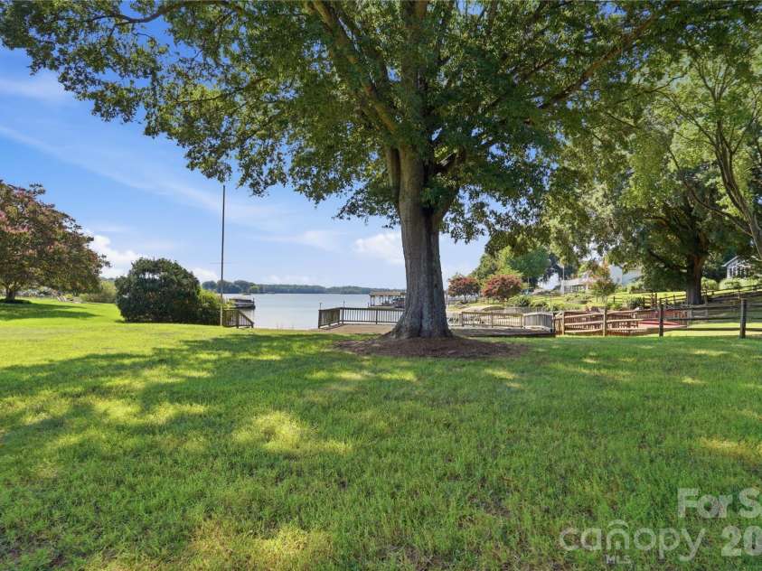 332 Shoreline Loop, Mooresville, NC 28117.  MLS# CAR4418767, YatesRealty ID 18209. 