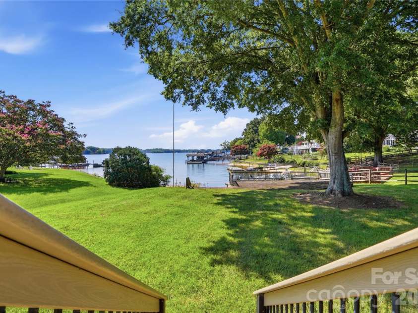 332 Shoreline Loop, Mooresville, NC 28117.  MLS# CAR4418767, YatesRealty ID 18209. 