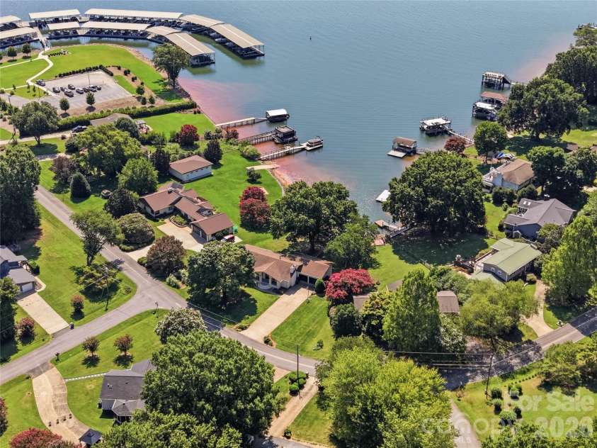 332 Shoreline Loop, Mooresville, NC 28117.  MLS# CAR4418767, YatesRealty ID 18209. 