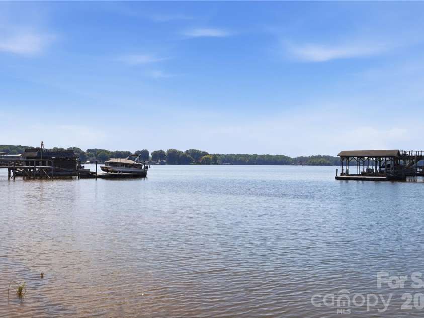 332 Shoreline Loop, Mooresville, NC 28117.  MLS# CAR4418767, YatesRealty ID 18209. 