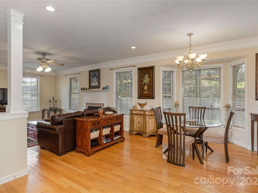 219 Rivercrest Boulevard, Arden, NC 28704.  MLS# CAR4124983, YatesRealty ID 1821. Breakfast Nook