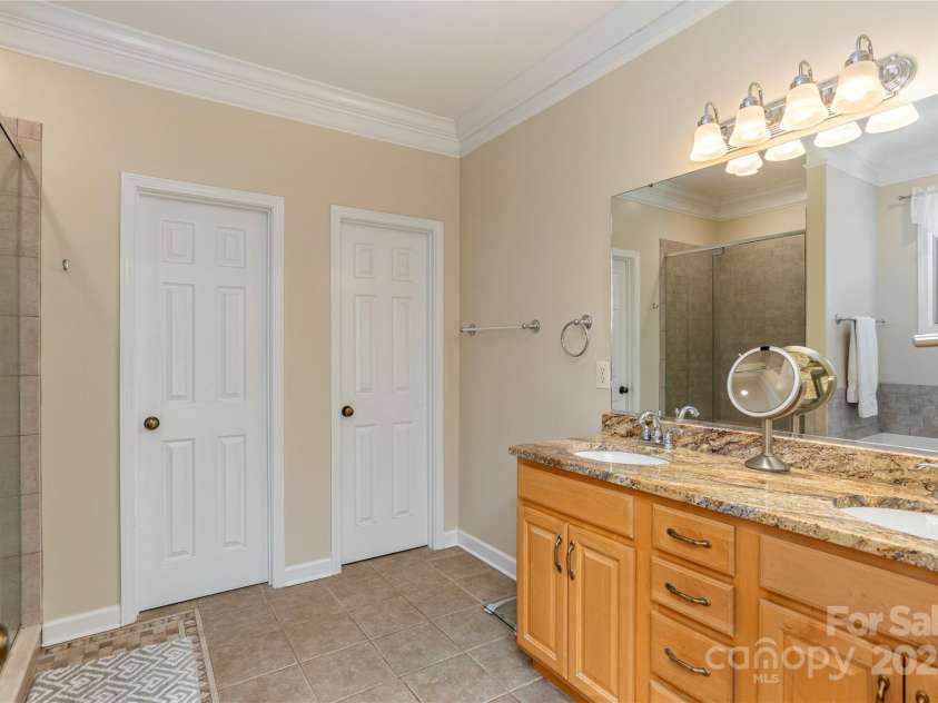 219 Rivercrest Boulevard, Arden, NC 28704.  MLS# CAR4124983, YatesRealty ID 1821. Primary Ensuite Bath