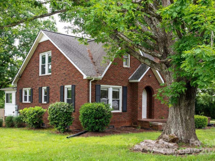 4098 Nc Hwy 127 Highway, Hickory, NC 28602.  MLS# CAR4256823, YatesRealty ID 18211. 