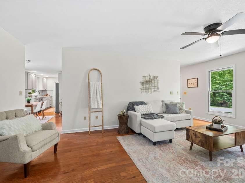 10 Orchard Place, Weaverville, NC 28787.  MLS# CAR4362471, YatesRealty ID 18212. 