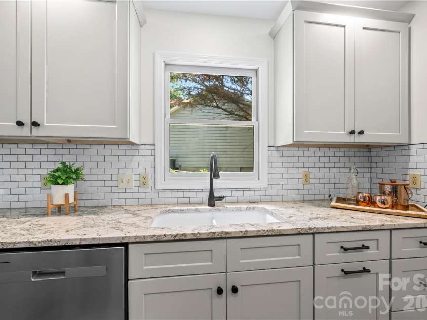 10 Orchard Place, Weaverville, NC 28787.  MLS# CAR4362471, YatesRealty ID 18212. 