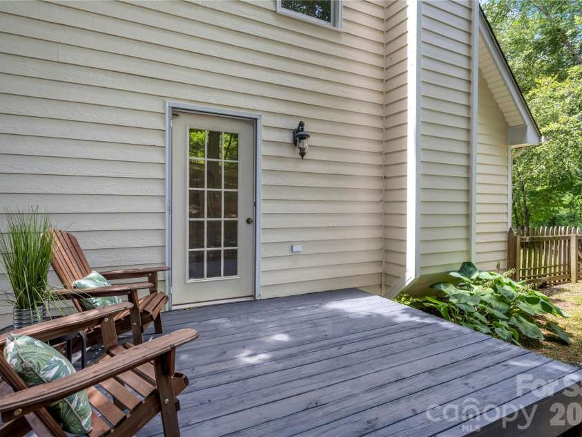 10 Orchard Place, Weaverville, NC 28787.  MLS# CAR4362471, YatesRealty ID 18212. 