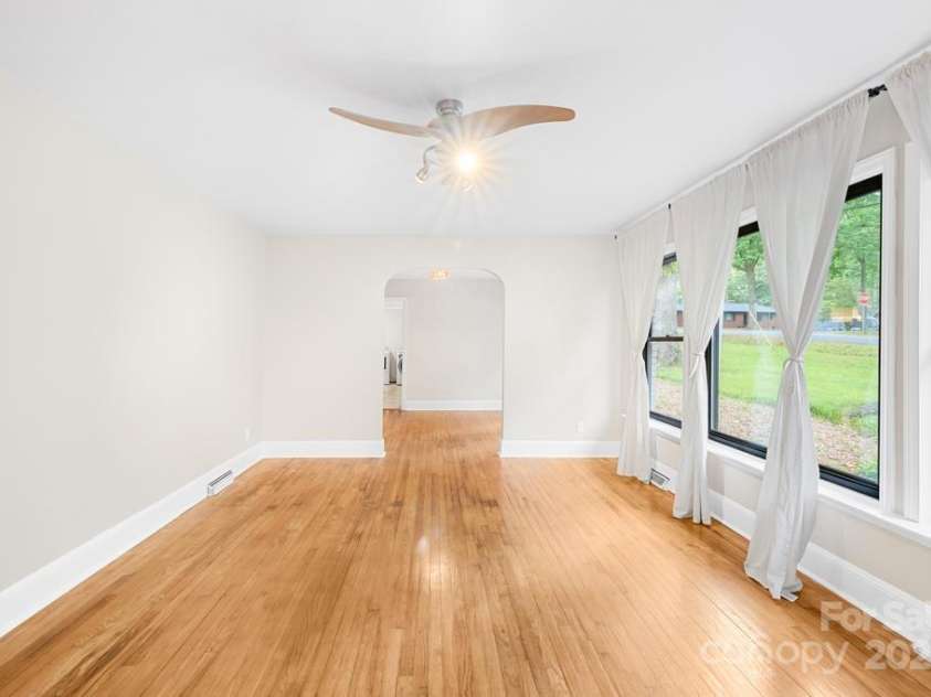 7022 Lakeside Drive, Charlotte, NC 28215.  MLS# CAR4264099, YatesRealty ID 18212. 