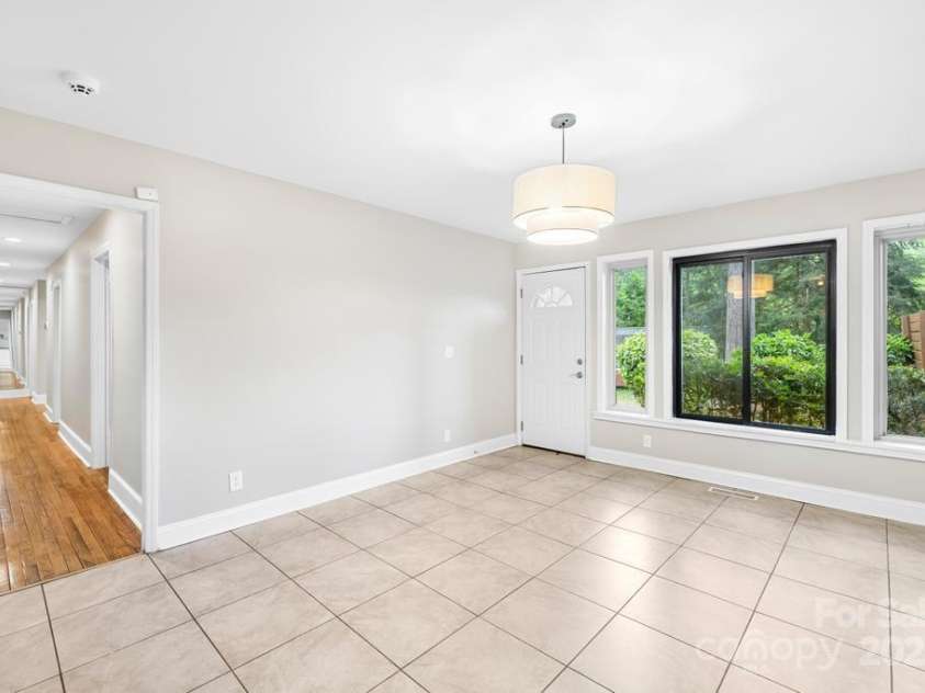 7022 Lakeside Drive, Charlotte, NC 28215.  MLS# CAR4264099, YatesRealty ID 18212. 