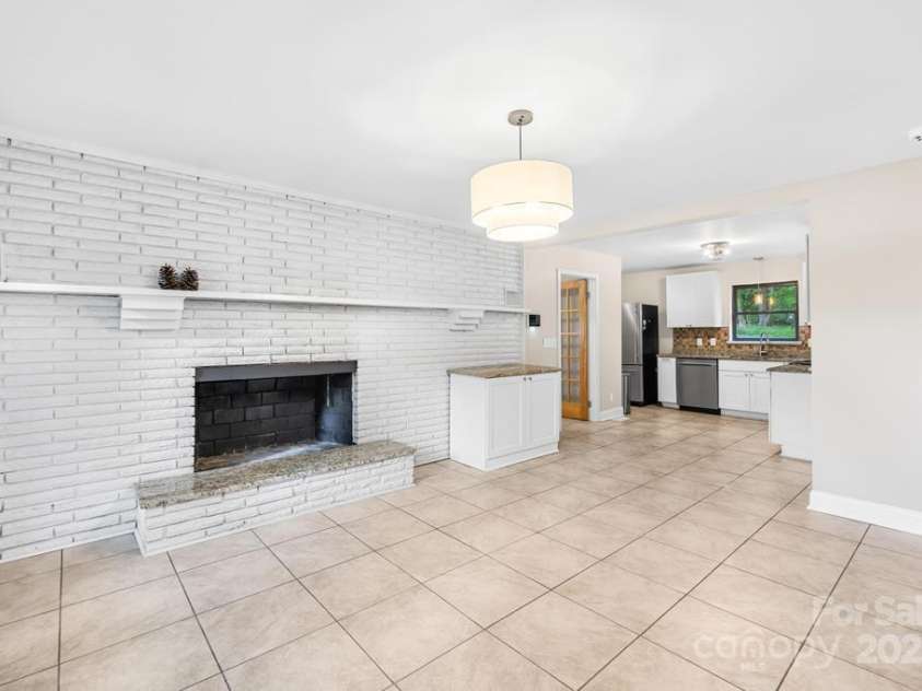 7022 Lakeside Drive, Charlotte, NC 28215.  MLS# CAR4264099, YatesRealty ID 18212. 