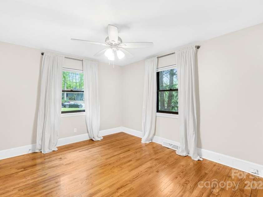 7022 Lakeside Drive, Charlotte, NC 28215.  MLS# CAR4264099, YatesRealty ID 18212. 