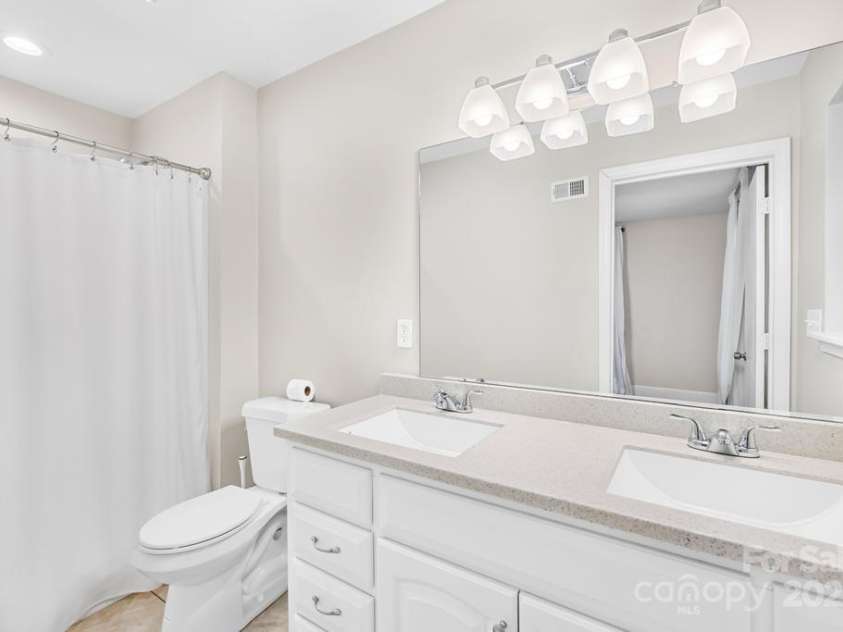 7022 Lakeside Drive, Charlotte, NC 28215.  MLS# CAR4264099, YatesRealty ID 18212. 