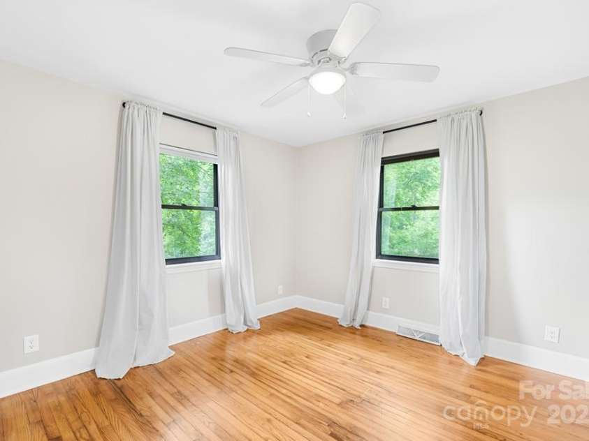 7022 Lakeside Drive, Charlotte, NC 28215.  MLS# CAR4264099, YatesRealty ID 18212. 