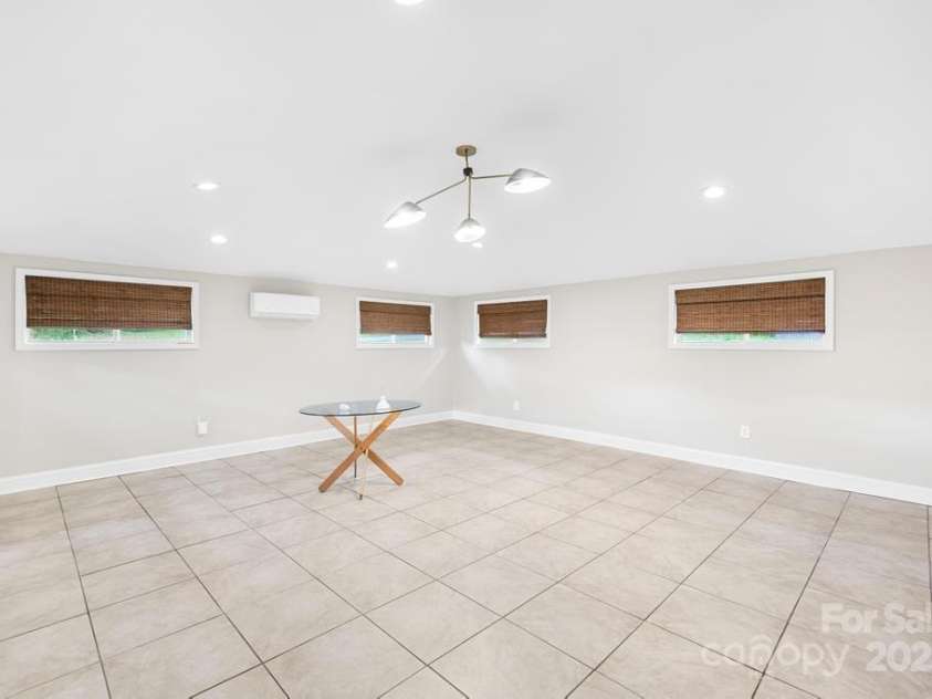 7022 Lakeside Drive, Charlotte, NC 28215.  MLS# CAR4264099, YatesRealty ID 18212. 