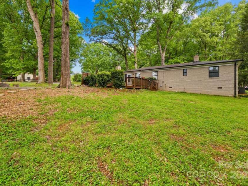 7022 Lakeside Drive, Charlotte, NC 28215.  MLS# CAR4264099, YatesRealty ID 18212. 