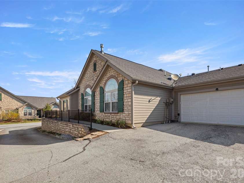 31 Braeburn Way, Flat Rock, NC 28731.  MLS# CAR4367118, YatesRealty ID 18213. 